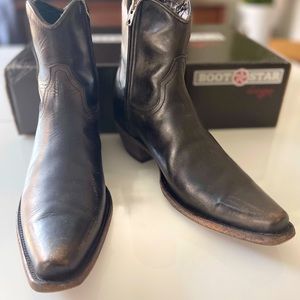 Boot Star los Angeles Chase Ankle Western Zip Boots in Distressed Black